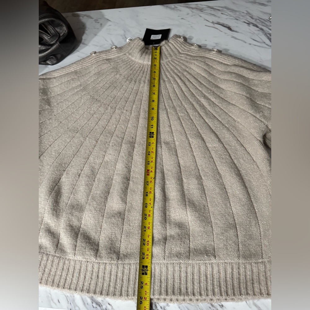 𝅺marc New York Andrew Marc fit is loose with a dolman sleeve and rhinestones - Picture 12 of 15